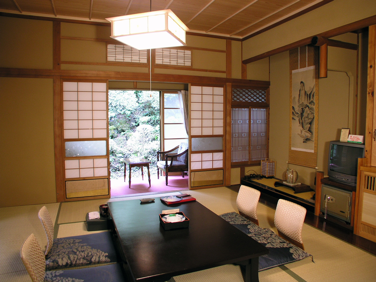 japan cozy dining room